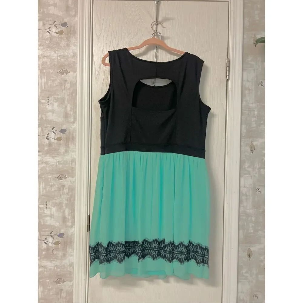Sweet Storm Dress - Picture 2 of 3
